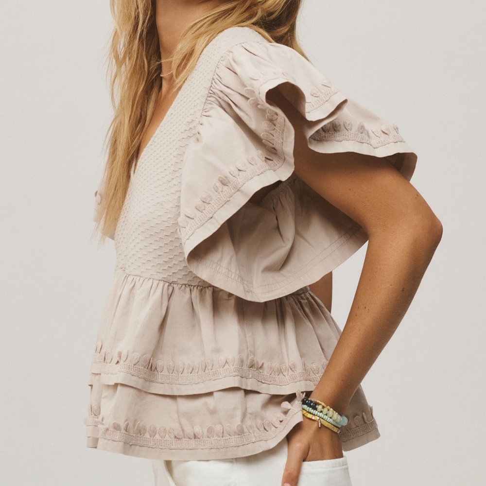 Anthropologie ruffle sleeved tiered v neck blouse - Picture 3 of 10